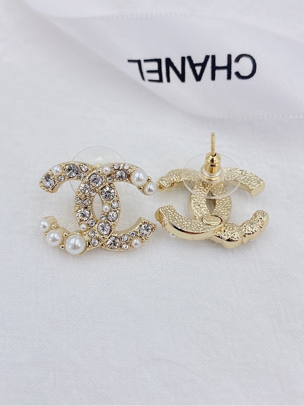 CHANEL Pearl & Crystal CC Logo Earrings - Gold - Picture 2 of 5